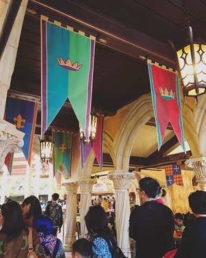 its like we're in a palace.. i love it #royalbanquet #royalbanquetdisneyland #disneyland #clozetteid