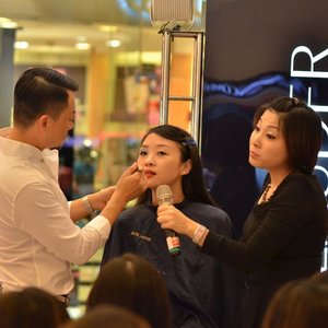 Ultimately,
I sign up to attend this beautyclass held by @esteelauder #esteelauder and @lavielash #lavielash in Taman anggrek on 20 Sept, but kak Erfan (EsteeLauder PR) ask me to be a model for mr Vincent Xu (Global Make Up Artist for Estee Lauder) @vincent_evonxiu 
I can tell its a big honour for me to be his model for 2 days in a row (i also become his model on 21 Sept in Plaza Senayan)

#femaledaily #fdbeauty #lavielash #beautyclass #vincentxu #esteelauder #tamananggrek #beauty #beautyblogger #indonesian #indonesianfashionblogger #indonesiabeautyblogger #ibb #indonesianbeautyblogger #beautyblogger #microessence #advancednightrepair2 #clozetteco #clozetteambassador #clozetteid #clozettegirl