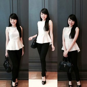 Saturday latepost style Nude peplum top and black skinny jeans, paired with black opentoe shoes#instastyle #igstyle #styles #style #stylenanda #styleoftheday #ignesia #me #asiangirls #longhair #cute #chubby #simple #longlegs #nofilter #photogrid #girl #femaledaily #fdbeauty #clozetteid #peplum #loveit