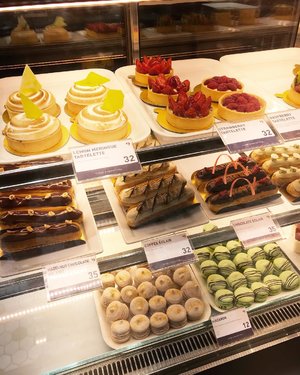 Can i have them all? I have soft spots for desserts just like you ❤️🤭🍩 #dessert #desserts #tart #macaroons #eclair #cake #yummy #clozetteid