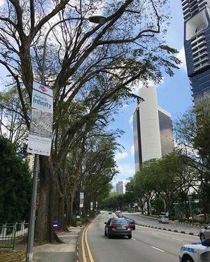 scotts road singapore at noon #singapore #travel #travelling #ignesia #igers #instagram #instagood #instamood #instagram #clozetteid #igtravel #clozetteid