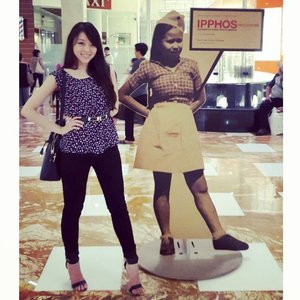 When i saw this girl, i understand, this favorite pose is not just our era's favorite... this pose has been used since 40's or 50's ! Am i as good as her? 
#ipphos #me #asiangirl #streetstyle #styleoftheday #style #pictureoftheday #potd #longhair #hairoftheday #chubby #vintage #hello #instadaily #instamood #instagood #igstyle #clozetteco #clozetteid #clozettegirl #femaledaily #ignesia