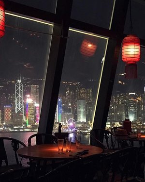 Perfect place to spend our second night in Hongkong.. #hongkong #hutong #restaurant #cityview #hongkongharbour #clozetteid #travel #travelling #instagood