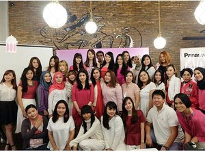 All of us after the 'glowing ramadhan look' with femaledaily and panasonic beauty ❤❤❤ Such a pleasure being invited by @femaledailynetwork @panasonicbeautyid  and learn about panasonic beauty products... I will write the details on my blog... #femaledaily #fdbeauty #beautifullyours #panasonicbeauty #beautyblogger #indonesianbeautyblogger #ibb #indonesianfashionblogger #beautyevent #clozette #clozetteid #clozetteambassador