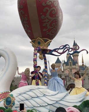 Disney Princess ❤❤❤ #disneyland #disneyprincess #parade #hongkong #travel #princess #clozetteid