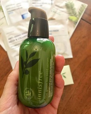 Tried and tested! click on the bio link to read the review ❤❤❤ #innisfreexclozetteidreview #clozetteidreview #innistagram #innisfree #innisfreeindonesia #clozetteid #greenteaseed #serum #skincare #skincareregime #femaledaily #fdbeauty #beautyblogger #beautybloggerindonesia