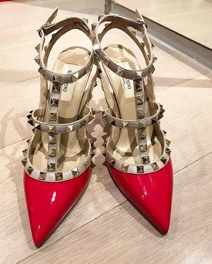 Will always be my red baby ❤️👠👠👠 #shoesgallery #shoes #valentino #valentinorockstud #rockstud #rockstudshoes #red #redlover #fashionblog #fashion #fashionstyle #rosso #clozetteid