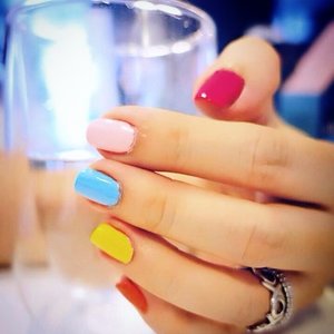 Can't decide which color yet #nails #notd #picoftheday #nailart #beauty #colorblock #rainbow #pretty #followme #clozette #clozetteid #happy #saturday