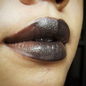 Gradasi black n creme 🙌🌹🌸 #clozetteid #beauty #lips #lipcolors #gradasi #black #creme #lipstick #nyx #nude #shine #boldlips #glossy #lipart #instalike #igdaily #lipstik #lipstickaddict