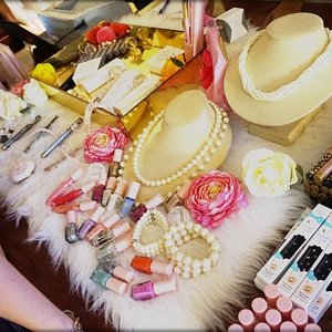 Ada yang baruuu~ Brand Indonesia namanya Beauty Story, kebetulan kemarin aku hadir di launchingnya juga, berikut linknya ^_^  http://leeviahan.blogspot.com/2015/02/beauty-story-launching.html?m=1

#beautyevent #launching #makeup #asia #asian #cute #cutepackaging #pastelcolor #pastel #makeuppastel #makeup #cosmetics #pink #clozetteid #beauty #beautyblogger #blogger #bloggerid
