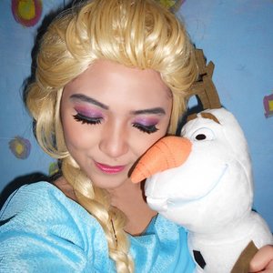 Have you heard that they're going to make Frozen sequel?? Well, im so happy yet so nervous, i totally like to watch frozen again in different story line, but im afraid the sequel is not going to be as great as the first one. But let's just hope for the best! 😍😍
P.s this is a throwback, so pardon the bad makeup, wig and costume, because it's not a costume at all, just some fabrics i threw together hahaa
#disney #disneycosplay #disneyprincess #clozetteid #fotdibb #cosplay #princesscosplay #princess #queenelsa #elsa #icequeen #frozen #frozensequel #snowqueen #arendelle  #throwback