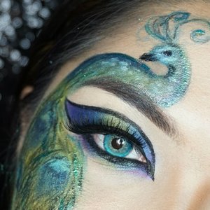 The messy details of my last makeup look. 
Product used
Eyebrow: @thebalm_cosmetics Nude Tude 
Eyes & Peacock painting: 🌟@sariayu_mt 25 Eyeshadow Palete, 🌟@bhcosmetics Take Me to Brazil, 🌟The Balm Meet Matte Trimony, 🌟@katvondbeauty Tattoo Liner - Trooper, 🌟@makeoverid Eye Liner Pencil - Navy Blue,
🌟@mizzucosmetics Chrome Eyeliner Gel - Carbon Black
🌟@pac_mt Eyeliner Liquid - Miracle Green, 🌟@revlonid colorstay Skinny Liquid Liner - Gold, 🌟@nyxcosmetics JEP - Milk, 🌟@cathydollindonesia Pretty Volume Mascara, 🌟lashes by @silverswanlash in Aponi
.
.
.
#vegas_nay #mayamiamakeup #anastasiabeverlyhills #hudabeauty #influencer #beautyinfluencer #pink #pinkperception #lfl #l4l #likeforlike #dressyourface #auroramakeup #clozetteid #fotdibb #blogger #peacock #greenpeafowl #merak #merakhijau #facepainting #makeup #indonesianbeautyblogger #undiscovered_muas #indobeautygram