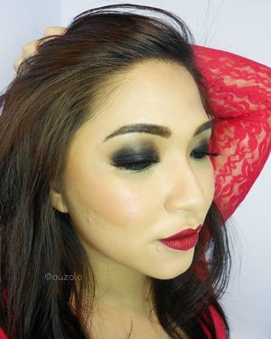 Smoky eyes and red lips 💋
#makeup #eyemakeup #vegas_nay #mayamiamakeup #anastasiabeverlyhills #hudabeauty #lookamillion #norvina #fcmakeup #zukreat #muajakarta #jakarta #indonesia #pinkperceptionf #dressyourface #auroramakeup #lvglamduo #clozetteid #fotdibb #blogger #indonesianbeautyblogger #red #indobeautygram #kiss #redlips #smokyeyes