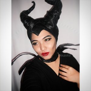 "I must say, I really felt quite distressed at not receiving an invitation" - Maleficent#disney #disneycosplay #disneyvillain #villain #maleficent #clozetteid #fotdibb #cosplay #villaincosplay #mistressofallevil #evil #quote #movie #sleepingbeauty #contour #facecontour #throwback*when you don't get an invitation for cool events hahahaha
