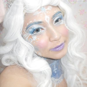 Ice Queen ❄❄❄ #makeup #frozen #icequeen #snowqueen #ice #facepainting #bodypainting #clozetteid #mehronmakeup #luvekat #bhcosmetics #nyxcosmetics #limecrime #muacosmetics #valerievixenart #princess #queen #blue