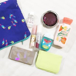 What's in my travel pouch:✅ Mirror ✅ Makeup remover✅ Perfume ✅ Lipgloss ✅ Hand Sanitizer ✅ Body Lotion ✅ Oil paper ✅ Eyeshadow Palette#clozette #clozetteid #beautyblogger #travelpouch #makeuppouch #beautybloggerid #whatsinmybag #blogger #fdbeauty #indonesiabeautyblogger