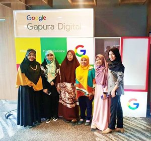 Training to Trainer untuk fasilitator Womenwill dari Google di Makassar berlangsung pada tanggal 2 - 3 Februari kemarin. Alhamdulillah dapat pengetahuan yang banyak dan bermanfaat mengenai bisnis, media sosial, dan manajemen..Semoga bisa berkah bagi semua nantinya, khususnya bagi saya sendiri. Terima kasih @google dan para failitator TtT ini..📷 : Bu Ihwana.#GoogleIndonesia #Womenwill #bloggerslife #BloggerMakassar #BloggerPerempuan #Makassar #clozetteID