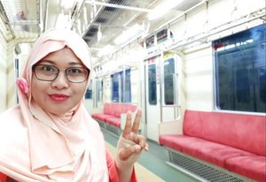 Jam 5.30 di dalam kereta Bogor,  cuma sendirian. 😄#bogor #krl #krlcommuterlinejabodetabek #blogger #clozetteid