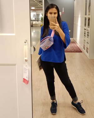 Taken this #ShamelessSelfie indoor when I visited @ikea_id yesterday by @oppoindonesia .
Oh how I always 💙s #IKEA! ..
Tap for details outfit! ...
#ClozetteID
#FansBeratIkea
#FBI
#kadotjes
#SkechersIndonesia