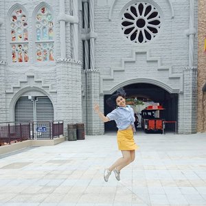 We are not perfect human beings, nor do we have to pretend to be... But it is necessary for us to be the best version of ourselves we can be......#ClozetteID#instaquote#instadaily#instagood#selfie#ShamelessSelfie#neiiTWtrip#wheninTaiwan#CreateMoments#instatravel#levitation