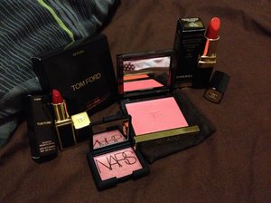 Recently i just purchased some of these goodies that i always wanted to have. I got Chanel Aqualumiere 72 Palma, Nars travel size blush in Super Orgasm, Tom Ford blush in Flush with a mini Chery Lush lipstick as a gift. :)