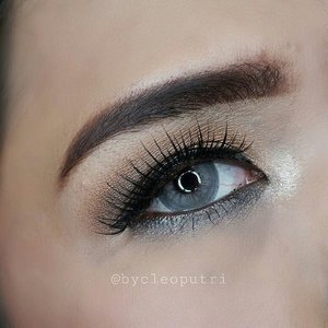 Easy peasy #EOTD!
I know you can do it!!
I using eyeshadow from @toofaced Christmas in NewYork

#clozetteid #clozettedaily #sociollablogger #FDBeauty #love #beautyblogger #beautybloggerindonesia #indonesianbeautyblogger #bblogger #bbloggerid #makeup #makeupaddict #makeupartist #makeupgeek #makeuptutorial #indobeautygram @indobeautygram #eotd #makeupjunkie #makeuplover #makeuptutorial#eyemakeup #eotd #eyeoftheday #eyetutorial #ashgrey