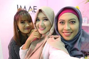 Hai! We are here at @imaeofficial 😗
.
.
#atomcarbonblogger #KbbvgoestoImae #imae2017 #imaeofficials #KBBVMember