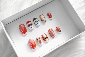 My Christmas can't be perfect without my nail !Cutie fake nails from @fianailwitch with Christmas theme made my day 🎅Thankyou ^^