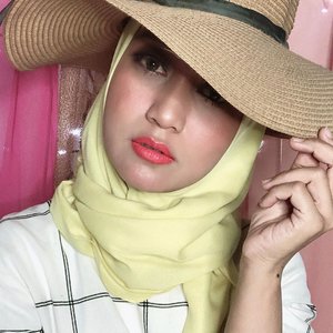 YUK!!⠀⠀Kali ini enggak perlu caption panjang-panjang. Cuma mau bilang :⠀⠀"Butuh liburan"⠀⠀Kemana ya?⠀⠀#clozetteid #ootdnyabundawian #styleofbundawian #lifestyleblogger #momblogger #fashionhijab #fashionaddict #hijabfashion