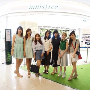 Thank you for having us @innisfreeindonesia 
It's such a great day and the unforgettable moment as a huge fans of Innisfree products

It's my plessure to get the opportunity to be invited to the Pre-Grand Opening Central Park Store as @innisfreeindonesia first store in Indonesia *happy to meet along with my fellow beauty bloggers since a long time ago too 😚*
.
.
.
.
#innisfree #innisfreeindonesia #innisfreeid #mauinni #innistagram #beautybloggerindonesia #bblogger #beautyinfluencer #beautycreator #clozetteid #clozetteambassador #fdbeauty #lynebeauty #lynekbeauty #wonderfullyn #뷰티 #뷰티크리에이터 #뷰티블로거 #핑크립스틱 #매트 #셀카 #립스틱  #메이크업아티스트 #스트릿스타일 #패션블로거