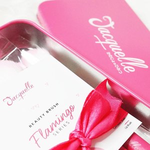The newest and the prettiest beauty brush around from @jacquelle_official called Flamingo series
A pretty makeup brushes kit that perfect for you who want to travelling
This brush kit available at sephora.co.id @sephoraidn 
If you want to know more you read the full review on my blog ☝
.
.
.
.
.
#jacquelle #sephoraIDxJacquelle #SephoraID #makeupbrush #brushkit #makeuptools #clozetteid #clozetteambassador #makeupjunkie #flamingo #beautybloggerindonesia #beautybloggerid  #fdbeauty #lynebeauty #pink #wonderfullyn #bblogger #뷰티 #뷰티크리에이터 #뷰티블로거 #핑크립스틱 #매트 #셀카 #립스틱  #메이크업아티스트 #스트릿스타일 #패션블로거