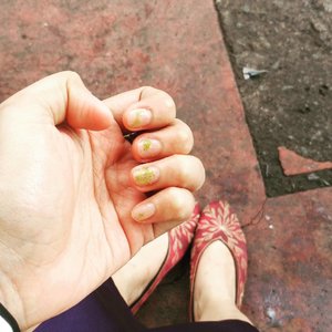 Goldie #nails.. #handsinframe #handsinframeindonesia #glitter #nail #clozetter #clozetteID #clozette #sotd