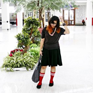 Black, still my fave color. With kinda vintage red #highsocks. 
Main bola kita? .
.
.
#ootd #ootdindo #fashion #ClozetteID #clozetter #Clozette #black #ombrehair #ombreorangehair #blogger #outfitoftheday