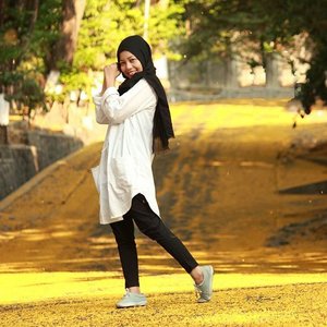 Lovely November on da town! ♥#clozetteid #hijabootd #hijabootdindo #hijaboutfit #hijabstyle #hijaberhits #hijabstreet #hijabstreetstyle #diaryhijaber #peoplescreatives #travelingwithhijab #hijabtraveller #hijabistyleindo #nature #visualsgang  #lookbookindonesia #streetstyle #hijabstyle #igers #lookbook #igaddict #explorekotasolo #exploreindonesia