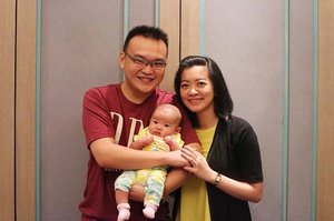 Our first family picture with #MiyukiDjo.
She is 12 weeks old today.
Is she mini Wil or mini Mel? 😁😁😁
.
.
.
#latepost #happyfamily #WunMunBun #clozetteid