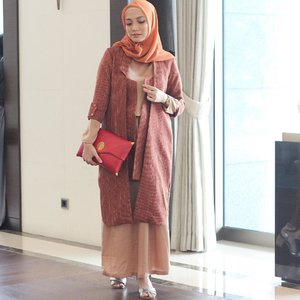 In the mood for warm tone on yesterday #LtruAnnualShow2018 all my outfit by @ltruofficial ...#LetsTalk #LetsTalk2018 #LtruLetsTalk2018 #miradamayanti #Ltruofficial #hijabootdindo #clozetteid
