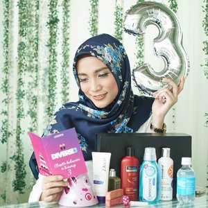 Happy 3rd Anniversary dear @clozetteid 🎉
It such an honour for me to be part of your journey for the past 3 years, and Wishing you another year of great accomplishments 😘😘
-----
📷 @yennitanoyo
-----
@wardahbeauty @tresemmeid @ionessence @eternaleaf @sensodyneindonesia
-----
#miradamayanti #ClozetteID #ClozetteDiversi3 #RunwayReadyHair #Ionessence #ColorMeUp #DoveIDN #SensodyneID #beautyblogger #blogger