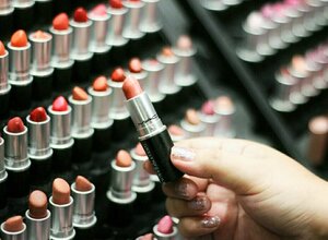 i have way too many lipstick
-said no woman ever-