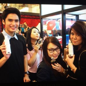 Hahahahhaah @kiehlsid newest models wakakakkaka pay close attention to the one at the back :p love them bloggers (@itsrebzone @pygmalionland @museswonderland). Thanks kiehl's indonesia for inviting us to your 3rd store grand opening! What an awesome and lively event! Special thanks to @reginawidjaja xoxo
Ps: i'll post more photos on my blog tonight! 
#clozetteid #clozetteambassador #beautyblogger #indonesian #indonesianbeautyblogger #kireimakeup #kiehls #kiehlsid #kiehlspluit #emporiumpluit #jakarta #skincare #makeupartist #makeupjunkie #jakartamua #jakartabloggers #grandopening #emporium