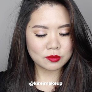 Glitter lips and red lips, how festive can I get?! Happy Holidays, everyone! I'll be taking a break off IG till boxing day! I hope everyone is having a great time 🎄Watch more Holiday Makeup tutorials in my youtube channel - link is in bio!#kireimakeup #clozette #clozetteid #bbloggersca #holidaymakeup