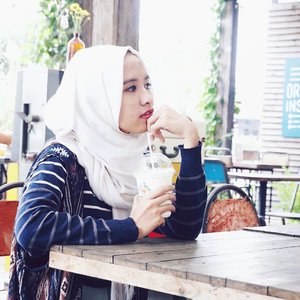Throwback, waiting for iftar.

#clozetteid #chictopia #fashionbloggers