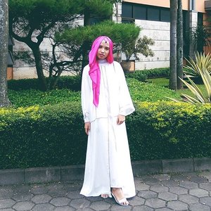 Called it modest. Thankyou.#clozetteid #chictopia #abmlifeiscolorful #hijabchic #zaloraid #abaya #fushia #acolorstory #fashionbloggerstyle