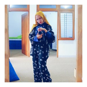 Throwback monday? Oh yes. Dolled up with floral and pompom.

#ClozetteID #abmlifeiscolorful #abeautifulmess #whatwelike #hijabi #fashionblogger #floralmadness