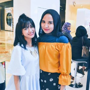Accidentally met this beauty blogger @cyndaadissa in person, see you next time💕

#clozetteid #chictopia #FimelaFest2016 #fimelahood #hijabchic #abmlifeiscolorful #fashionbloggers