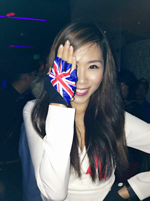 Union Jack gloves for a British-themed party
