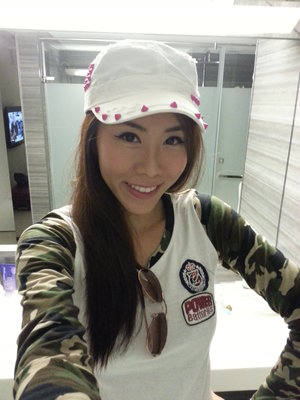 New pink studded cap, new camou- print top...everything from Taiwan niight market, I LOVE!