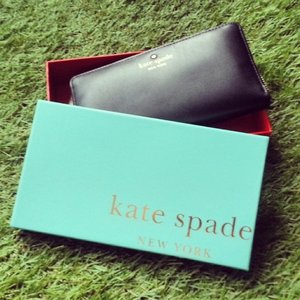 New wallet from the SIL, thank you @lirongsoon and to @swz88 for bringing it back from London! 
#KateSpade #wallet #love #Clozette #ClozetteID