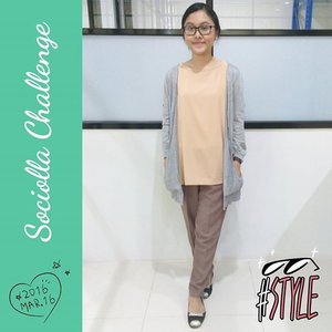 I am not trying to look good to please people. I dress for my own happiness. 👗👠👛 @sociolla #sociolla #sociollachallenge #mybeautyadventure #utamaspice #advday4 #ootd #fashionblogger #officelook #fashionstyle #casuallook #pastel

#clozette #work #clozetteid