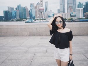 Awkward days between Christmas and New Year, when you're just kinda lost and don't know what to do. 
_
_
#clozetteid #ootd #shanghai #shanghaiholiday #wheninchina #summerholiday