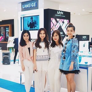 Congratulations for @laneigeid for new face counter at Sogo Tunjungan Plaze 4 Surabaya. 
_
Don't forget to stop by and try their new product Two Tone Shadow Bar and Two Tone Lip Tint Bar.
_
Fyi, Laneige water bank series is my everyday skin care. Wanna more!m? Don't hesitate to ask me. 
_
Thank you @laneigeid and @haniprmt for inviting me. Can't wait for the next event. 
_
#clozetteid #clozetteambassador #laneigeid #laneigesurabaya #surabayabeautyevent #beautyevent #koreaskincare #laneige